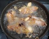 Foto langkah ke 4 dari resep 597. Ayam goreng bawang putih with nasi daun jeruk.
