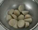 A picture of step 5 of Comforting Chikuzen-ni (Japanese Simmered Chicken and Vegetables).