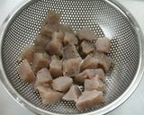 A picture of step 4 of Comforting Chikuzen-ni (Japanese Simmered Chicken and Vegetables).