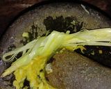 Foto langkah ke 3 dari resep Tumis pedas buah pepaya lemak ikan asin patin.