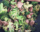 Foto del paso 4 de la receta: Wok de Brócoli y Cerdo con Salsa de Soja y Kimchi