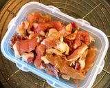 รูปขั้นตอนการทำที่ 5 ของ หมูแดดเดียวรสเด็ด🥓style by barbie👩🏼‍🍳
