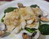 Foto del paso 6 de la receta Merluza con salsa de berberechos y culis de espinacas con espuma