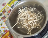 ரோட்டு கடை அத்தோ (பர்மா) ரெசிபி ஸ்டேப் 4 புகைப்படம்