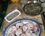 Foto del paso 1 de la receta: Pescada con almejas y gulas