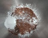 Foto langkah ke 1 dari resep Bolu Kukus Coklat Gluten Free (Eggless).