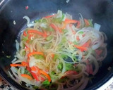 Foto del paso 5 de la receta: Cazuela de bonito con fideos gordos y gambas
