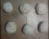 Foto del paso 2 de la receta: * Pancitos de cebolla, ajo, orégano y queso *