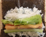 Foto langkah ke 4 dari resep Sushi roll mudah by irre_desirre.