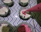 Foto langkah ke 4 dari resep Bolu kukus merah putih.