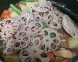Foto langkah ke 8 dari resep Nikujaga (rebusan sayur dan daging ala jepang).
