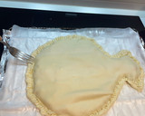 Foto del paso 4 de la receta: Empanada de merluza con gambas