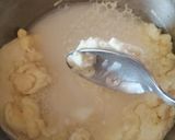 A picture of step 2 of Semolina uttapam.