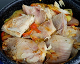 Foto del paso 4 de la receta: Raya con verduras al horno