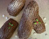 A picture of step 10 of Biscoff Christmas yule log.