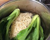 Foto langkah ke 3 dari resep Ramen Kilat Kuah Miso (soymilk).