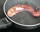 Foto del paso 7 de la receta Pulpo a la plancha con ajo y perejil