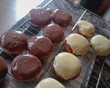 A picture of step 7 of Chocolate Lemon glaze doughnuts.