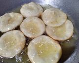 A picture of step 5 of Lachcha aloo Mathri.