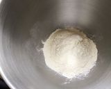 Une image de l'étape 1 de Pâte brisée à la crème de cassis (pour tarte sucrée).