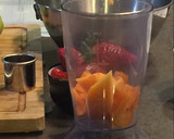 Foto del paso 3 de la receta: Brocheta de frutas con cremoso de menta