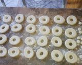 Foto del paso 4 de la receta: Rosquitas bañadas en chocolate