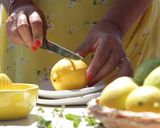 Foto del passaggio 1 della ricetta LIMONATA ALL'ACQUA DI COCCO
