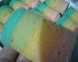 Foto langkah ke 5 dari resep Mini Rainbow Roll Cake.