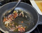 Foto del paso 2 de la receta Garbanzos con calamares en lata