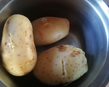 Foto del paso 1 de la receta: Tortitas de papa rellenas de jamón y queso