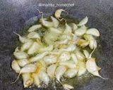 A picture of step 2 of Vada Pav Garlic Chutney.