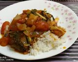 A picture of step 2 of Salmon in Onion and Tomato Sauce.