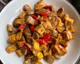 Foto langkah ke 5 dari resep Tumis bakso tahu pedas manis.