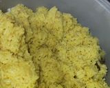 Foto langkah ke 1 dari resep Nasi kuning simple pakai bumbu racik ayam.