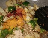 A picture of step 3 of Aalu Shimla mirch ki Chatpati Sabzi.