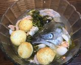 Foto langkah ke 3 dari resep Sop kepala ikan salmon.