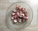 Foto langkah ke 1 dari resep Tumis Cumi Asin.