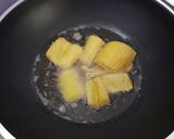Foto langkah ke 3 dari resep Singkong goreng merekah.