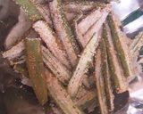 A picture of step 2 of Bhendi rawa fry.