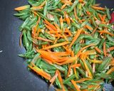 Foto langkah ke 1 dari resep Tumis buncis wortel praktis.