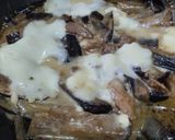 Foto del paso 4 de la receta: Berenjenas🍆en salsa de ajo🧄, miel🍯y queso🥯🧀🍆