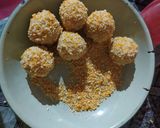 Foto langkah ke 5 dari resep 27. Bola bola ubi isi cokelat.