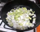 Foto del paso 2 de la receta: Crema de puerro y calabacín