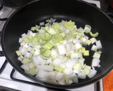 Foto del paso 2 de la receta: Crema de puerro y calabacín
