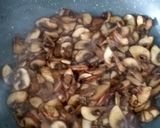 Foto del paso 2 de la receta: Salsa de champiñones para carne