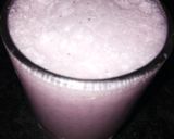 A picture of step 3 of Strawberry milk shake.