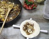 Foto del paso 4 de la receta: Empanadas de carne y empanadas de tomate, queso y albahaca