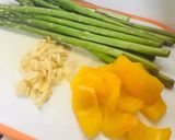 Foto del paso 1 de la receta: Lomo de Salmón a la Plancha Con Vegetales y Papas Al Horno!