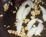 Foto langkah ke 3 dari resep Tumis Pokcoy Jamur.