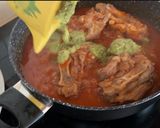 Foto del paso 8 de la receta: Manitas de cerdo en salsa con garbanzos